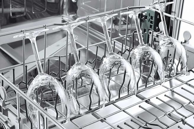 Новации от KROMO: посудомоечные машины LUX PLUS, хорошие новости для тоннельных машин серии COMPACT и индивидуальные решения для систем транспортировки посуды