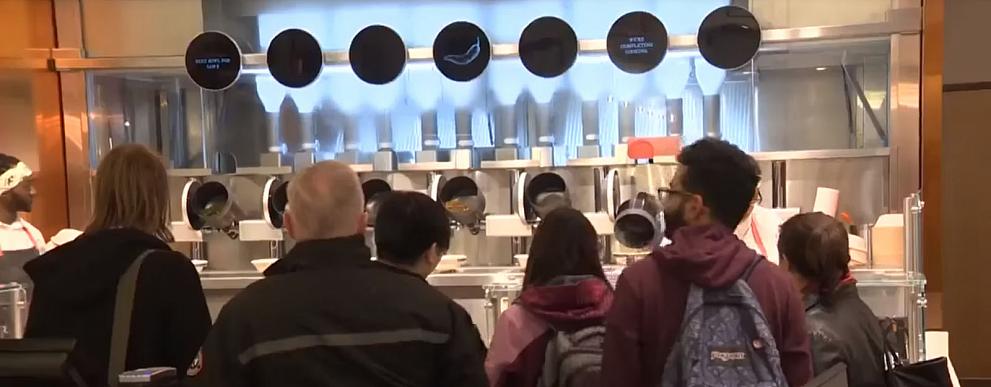 Первый в мире ресторан с поварами-роботами открылся в Бостоне